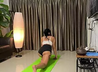 yoga bend into pussy pound 😈🍑💦