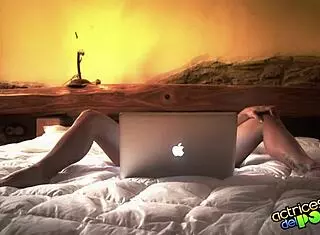 la latina webcam babe teases pussy and blows with sultry spanish flair