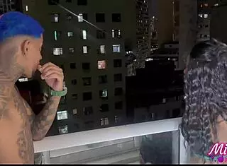 O safado tomou azulsinho pra aguentar mais! 😈 A puta sofreu na rola enorme! 💦🔥