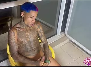 O safado tomou azulsinho pra aguentar mais! 😈 A puta sofreu na rola enorme! 💦🔥