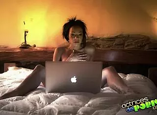 la latina webcam babe teases pussy and blows with sultry spanish flair