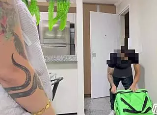 morena safada rides delivery guy hard and wild