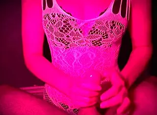 18 year old girl delivers the ultimate amateur handjob to old guy