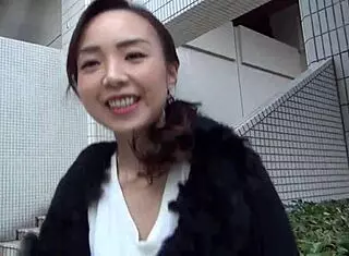 Slutty Mature Woman Sakurai Manami Hunts Men For Blowjobs