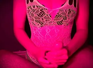 18 year old girl delivers the ultimate amateur handjob to old guy