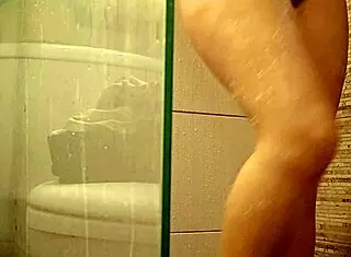 voyeur spies venezuelan hermanastra milet shaving pussy hidden cam