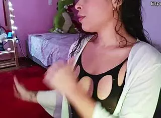 wanna see this latina suck her own tits?