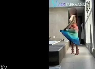 Чувственная бразильская милфа виляет в мини и стрингах для куколда-вуайериста домашка! 😏🍑🔥