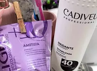 Long Haired Wife Grows Golden Pussy Hair Poolside