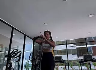 smell my diry bush n sweaty ass post gym...