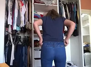 Beautiful stepmom flaunts big ass hairy pussy while you stroke?