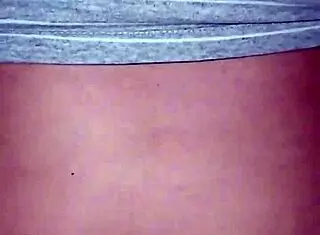 te gustaria que se sentara en tu verga y te coja hasta el fondo?