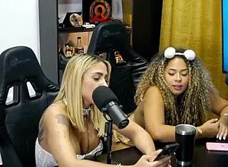 Bruna lambertini and isa moura stand show tight asses wink hot at camera what they deserve