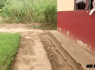 making love in the garden with her juicy ebony curves 😍🍑