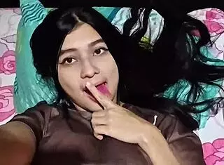 hermosa latina babe orgasms nonstop on homemade sofa