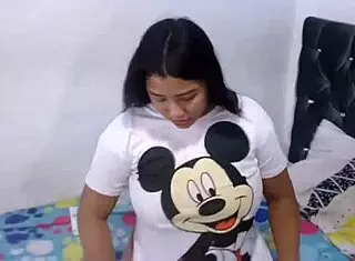 morena colombiana sucks off neighbor after tiring day