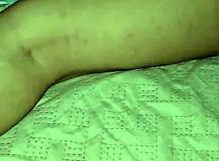 i tease my fingers over hot mature woman's squirting pussy part 1