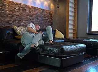 yo amateur teen 18+ rides mature stepdad cowgirl homemade creampie