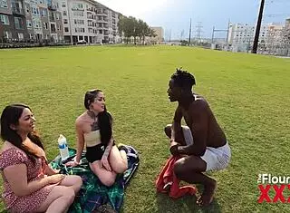 Latina Petite Stephanie Saint Threesome With Muscular Ebony Zaria Nova Ball Licking Action