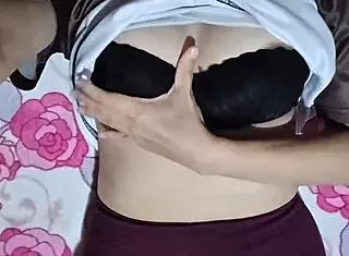 hermosa latina babe orgasms nonstop on homemade sofa