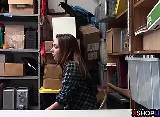 sexy big tits teen 18+ rides mall cop after suspicion 🚔🍑💦