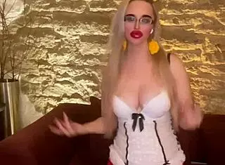 ¿soy la diosa música bailarina que quieres follar ya?