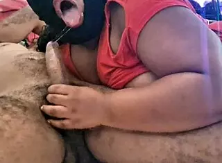 quer ver essa crente safada chupando até engolir tudo?