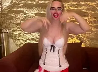 ¿soy la diosa música bailarina que quieres follar ya?