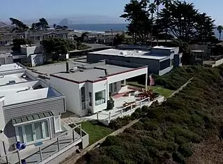 Hey my roommate squirts like crazy ndgg011