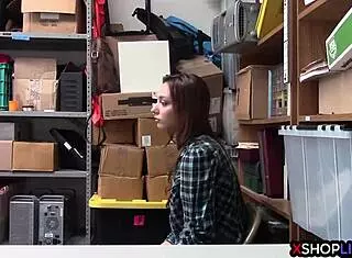 sexy big tits teen 18+ rides mall cop after suspicion 🚔🍑💦