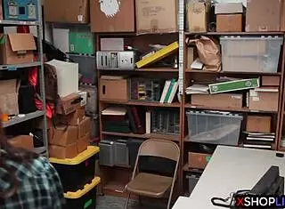 sexy big tits teen 18+ rides mall cop after suspicion 🚔🍑💦