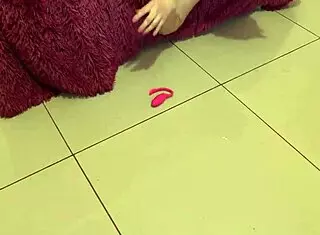 sexy masked milf vibes her pussy in amateur solo toy fetish play