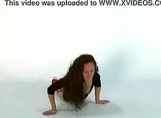 anna ocean stretches her flexible gymnast pussy legs wide naked