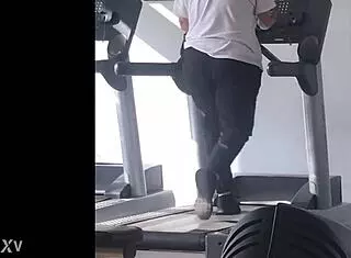BBW Bokong Besar Gemuk Goyang Nagih Saat Lari di Treadmill
