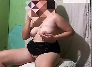 Bella X5 Fingers Her Wet Pussy Close Up