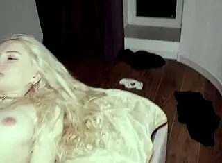 two hotties railed backstage she screams wild 😩🍆🔥