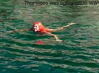 NAKED GIRL FLASHES SHAVED WET PUSSY BY BLUE WATER IN PUBLIC OUTDOOR EXHIBITION!