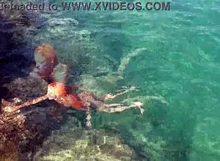 NAKED GIRL FLASHES SHAVED WET PUSSY BY BLUE WATER IN PUBLIC OUTDOOR EXHIBITION!