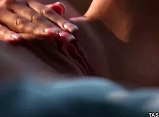 tasha reign spreads juicy big pussy lips posing dirty