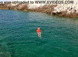 NAKED GIRL FLASHES SHAVED WET PUSSY BY BLUE WATER IN PUBLIC OUTDOOR EXHIBITION!