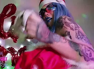 hey check out this hot christmas stepmom looking so yummy 🎅🔥🍑 shes got curves for days 😍💦