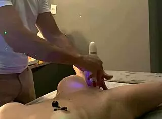 Sensa��o org�stica com bbw bodybuilder fingering fat belly!