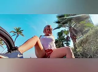 ohh my big tittied mature blonde's huge pussy lips got me