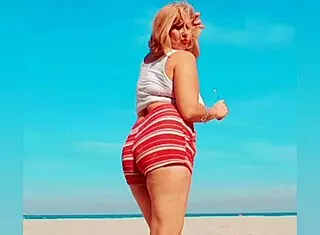 ohh my big tittied mature blonde's huge pussy lips got me