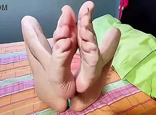 barefoot puffy toes footjob dirty talk