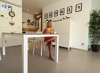 Blonde babe orgasms wildly on blowjob with buttplug then squirts everywhere