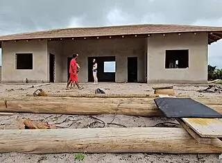 Carpenter's Surprise Threesome Payment From Big Ass Brazilian Bosses! 🔥🍑💦