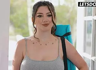 hey holly day, wanna get seduced into hot lesbian scissoring by your trainer?