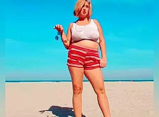 ohh my big tittied mature blonde's huge pussy lips got me