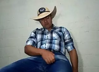 yuri gaúcho jerks his xxl hairy brazilian bear cock at work break